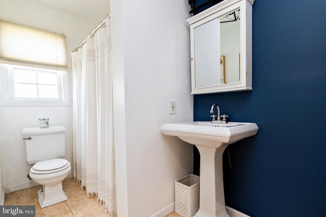 full bathroom featuring toilet, tile patterned floors, and baseboards