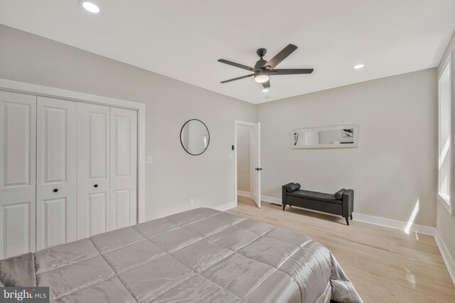 bedroom featuring light wood-style floors, recessed lighting, baseboards, and a closet