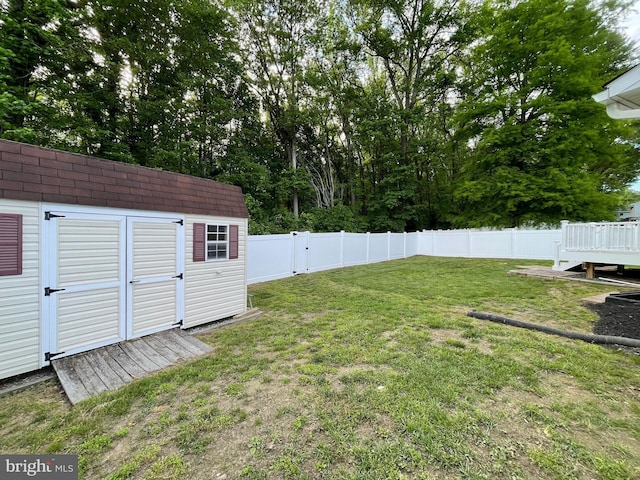18 Garvey Ln, Newark, DE 19702 - view of yard featuring a wooden deck