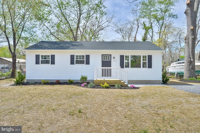 view of front of property with a front yard