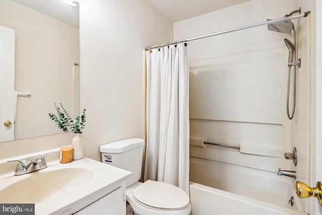 3203 Forest Run Dr, District Heights, MD 20747 - bathroom featuring shower / bath combo with shower curtain, toilet, and vanity