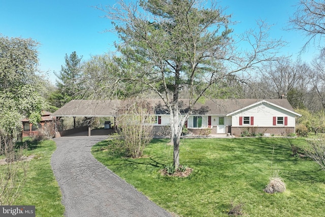 2042 Baltimore Pike, East Berlin, PA 17316 - ranch-style house featuring driveway and a front lawn