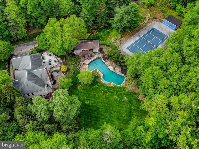 drone / aerial view of a pool