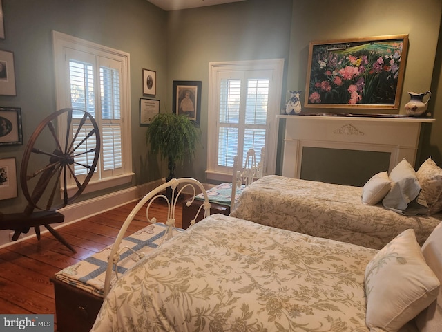 bedroom with baseboards and hardwood / wood-style flooring