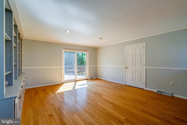 1114 Colonial Rd, Lancaster, PA 17603 - empty room featuring ornamental molding, wainscoting, light wood-style flooring, and visible vents