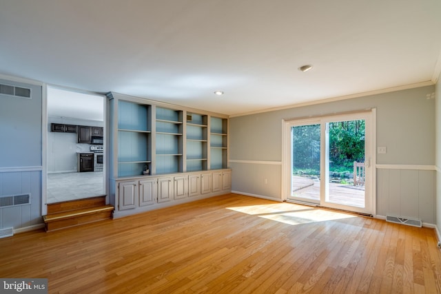 1114 Colonial Rd, Lancaster, PA 17603 - interior space with visible vents, ornamental molding, light wood-style floors, and a wainscoted wall