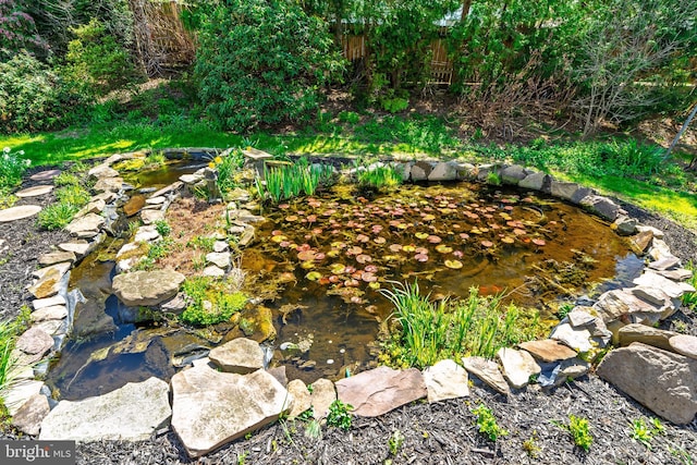 1114 Colonial Rd, Lancaster, PA 17603 - exterior details featuring fence and a small pond