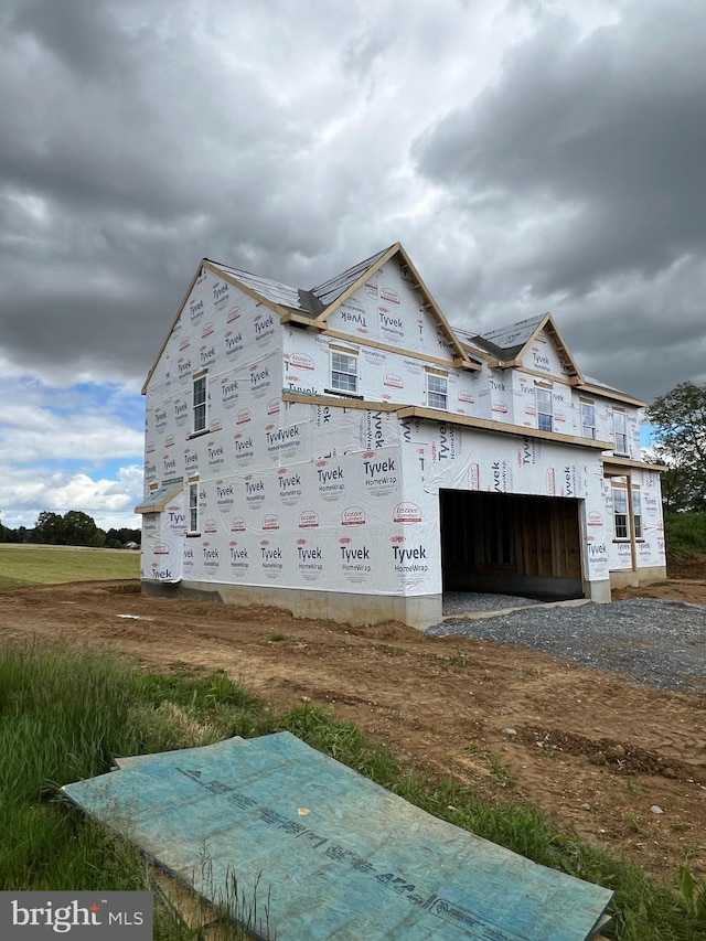 103 Fairhill Dr, Lancaster, PA 17602 - view of side of home with an attached garage and gravel driveway