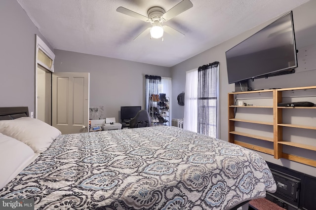 731 Locust St, Columbia, PA 17512 - bedroom featuring a textured ceiling and ceiling fan