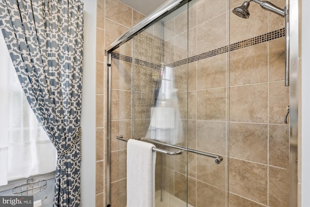 full bathroom featuring a stall shower
