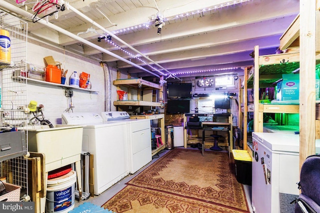 laundry room featuring laundry area and washing machine and clothes dryer