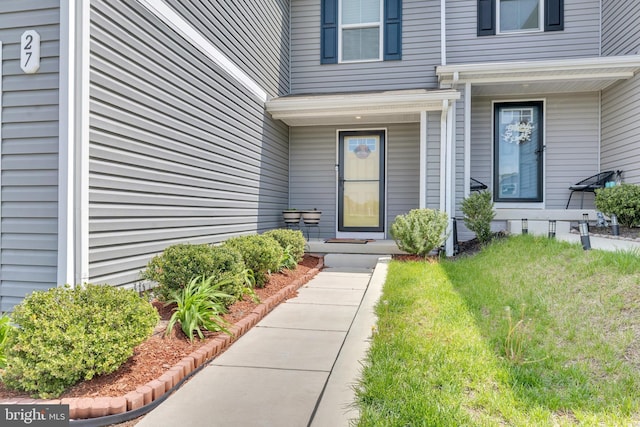 entrance to property featuring a porch