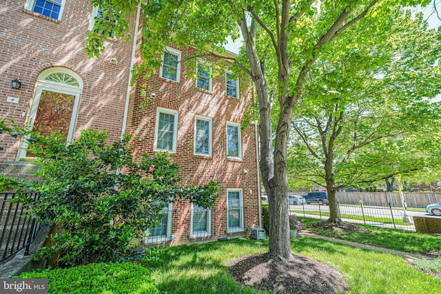 2 S Manchester St S, Arlington, VA 22204 - view of front facade with brick siding