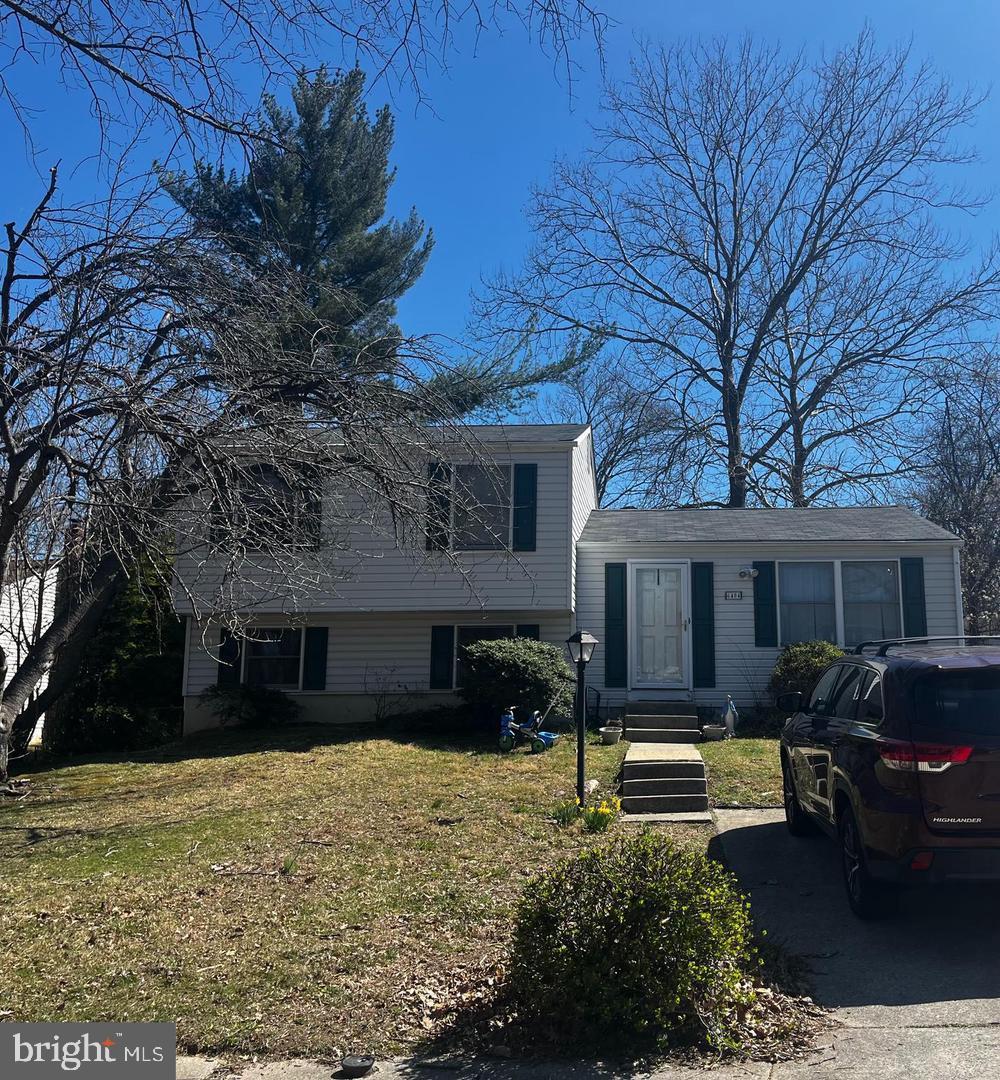 6404 Snowman Ct, Columbia, MD 21045 - split level home featuring a front yard