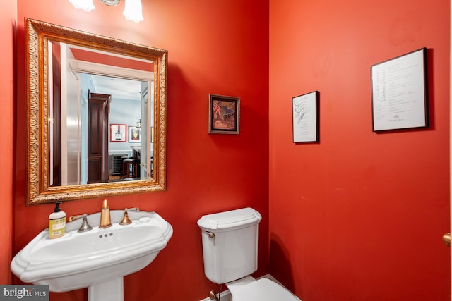 bathroom featuring a sink and toilet