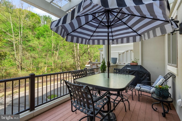 deck with outdoor dining area