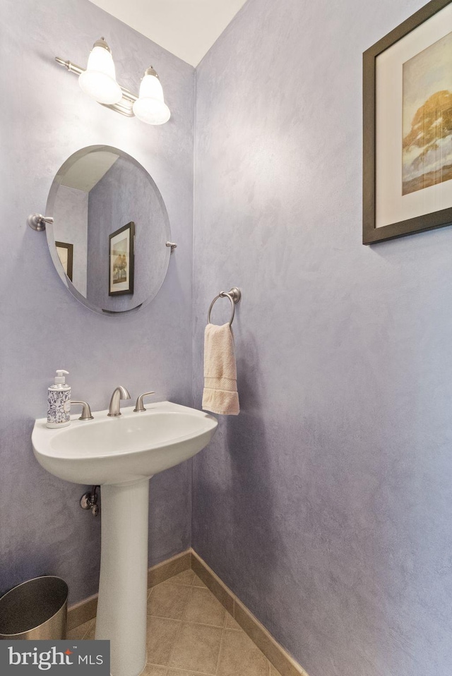 bathroom featuring baseboards and tile patterned floors