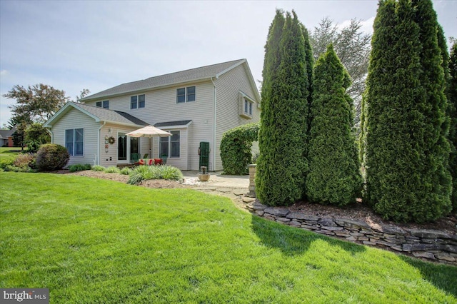 8 Roger Ave, Shippensburg, PA 17257 - view of front facade featuring a front lawn