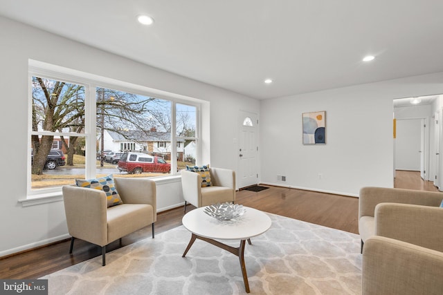 living area featuring baseboards, recessed lighting, and wood finished floors