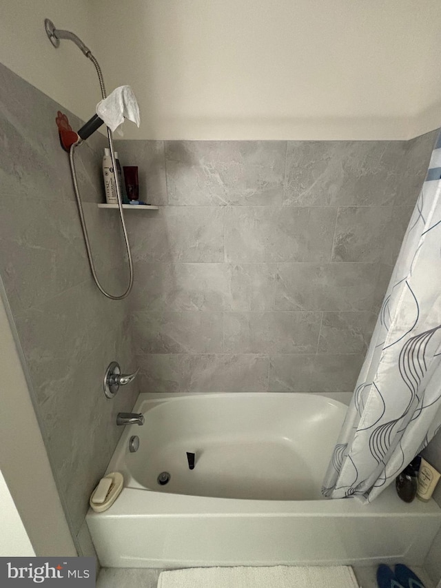 916 Holden Ct, Warminster, PA 18974 - bathroom with shower / bath combo