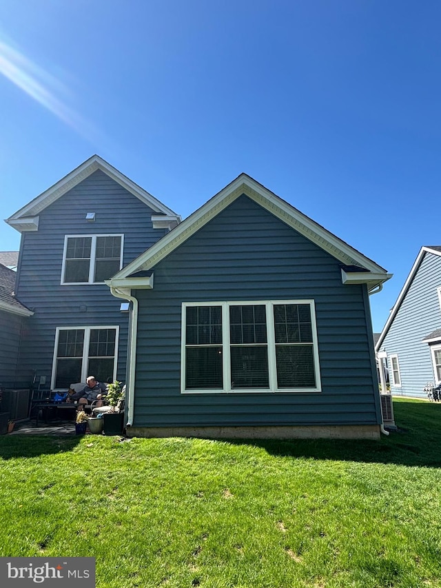 916 Holden Ct, Warminster, PA 18974 - back of house with a yard