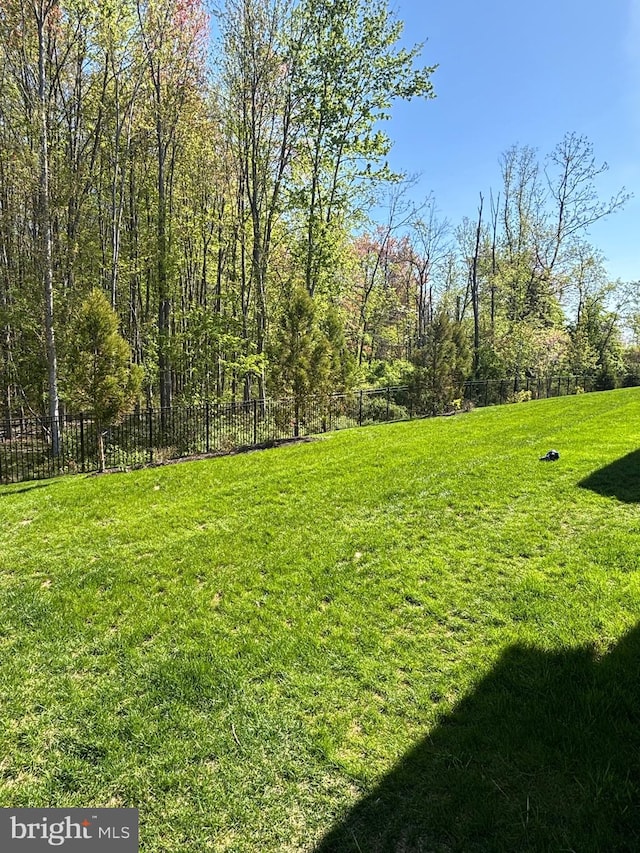916 Holden Ct, Warminster, PA 18974 - view of yard featuring fence