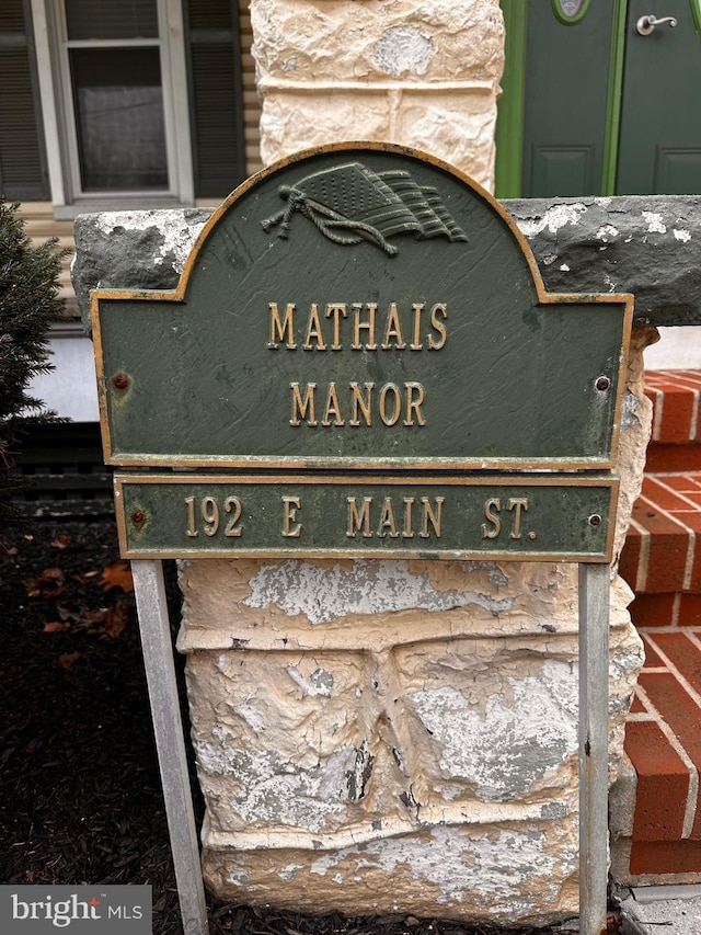 view of community / neighborhood sign