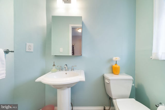 bathroom featuring toilet
