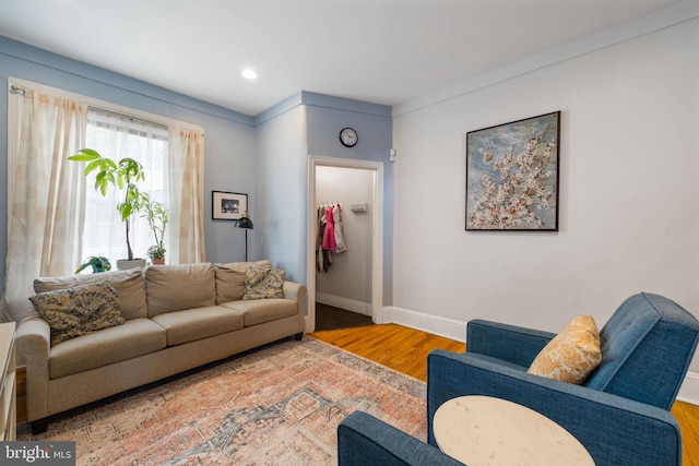 living area featuring baseboards, recessed lighting, and wood finished floors