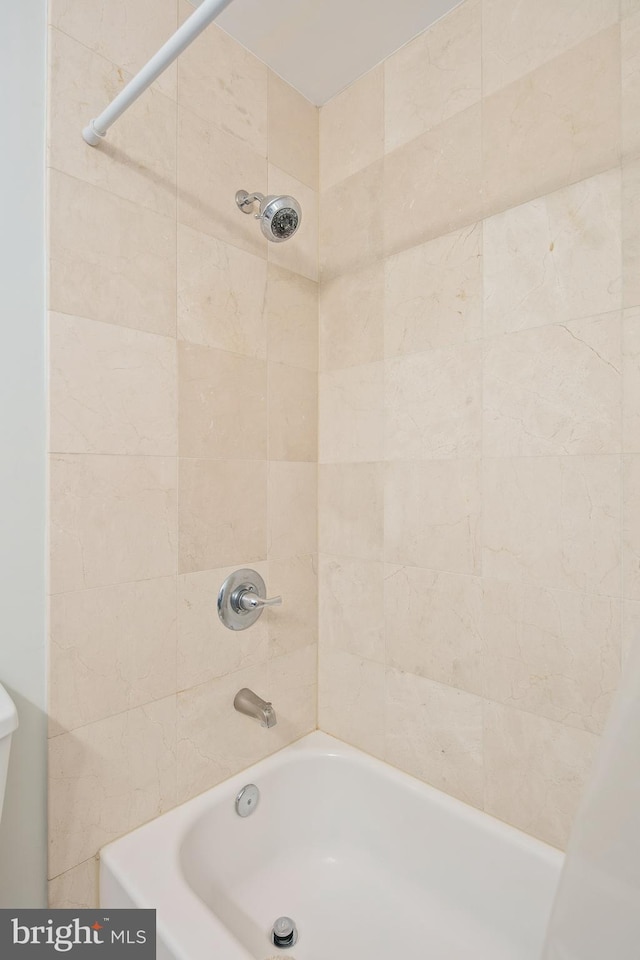 full bathroom featuring shower / washtub combination