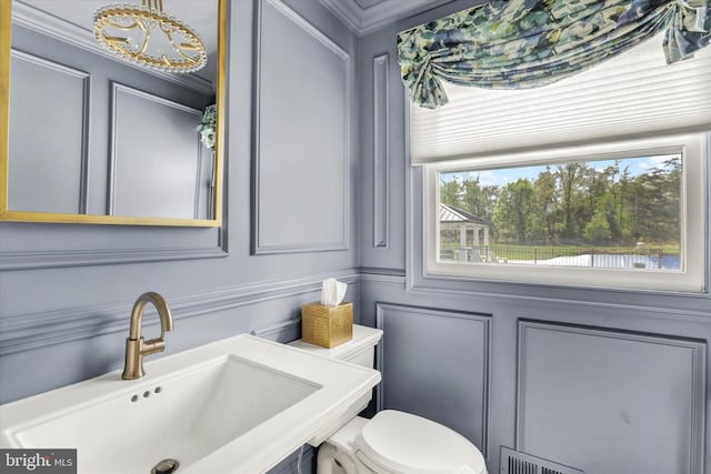 1071 Highland Rd, Newtown, PA 18940 - bathroom featuring a decorative wall, a sink, toilet, and ornamental molding