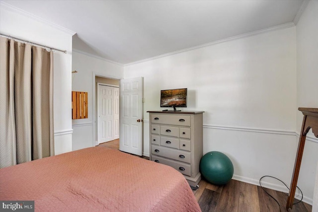 9 Biscayne Blvd, West Deptford, NJ 08096 - bedroom featuring crown molding, baseboards, vaulted ceiling, and wood finished floors