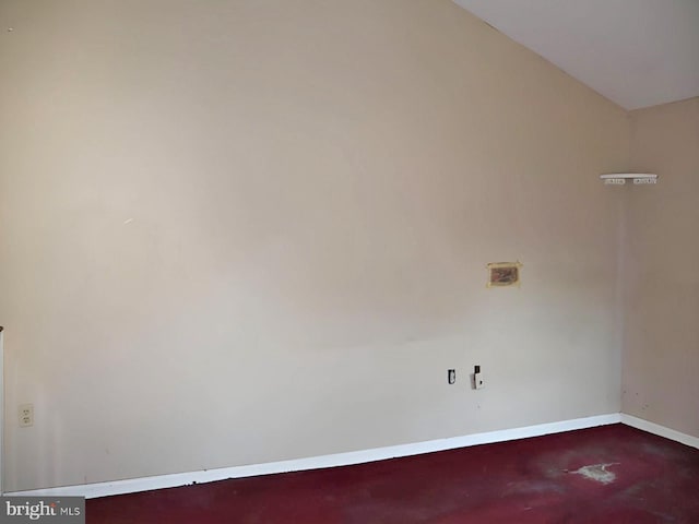 empty room featuring baseboards