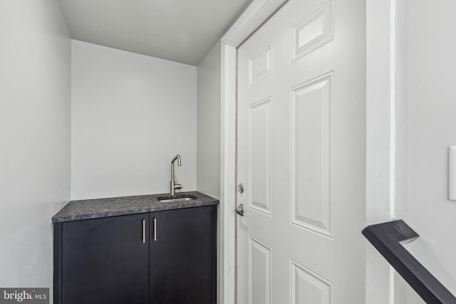 1211 Annin St, Philadelphia, PA 19147 - bar featuring a sink