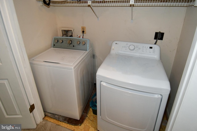 3505 Fox Ridge Rd, Waldorf, MD 20601 - laundry area featuring washing machine and dryer