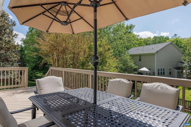 deck with outdoor dining area