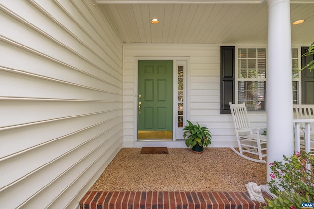 entrance to property featuring covered porch