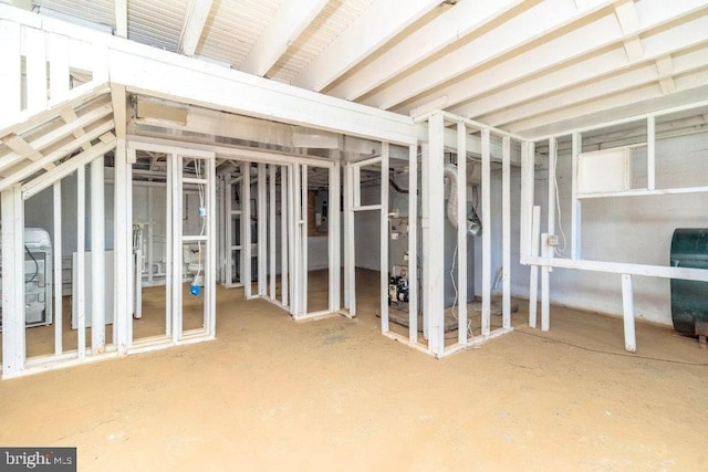 miscellaneous room with heating unit and heating fuel