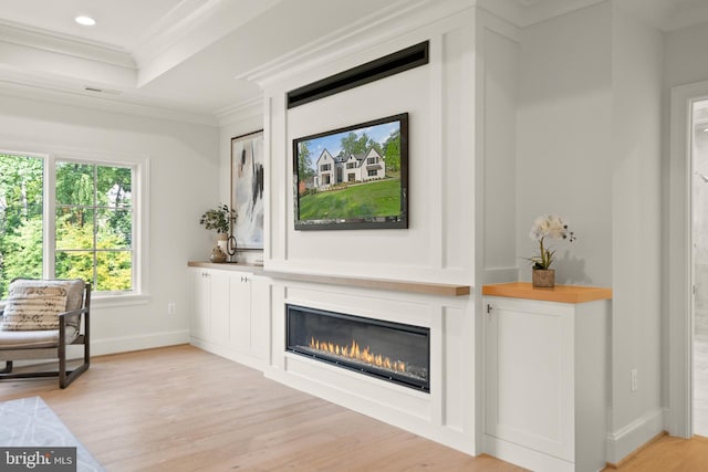 5908 Calla Dr, Mclean, VA 22101 - living area featuring crown molding, a glass covered fireplace, baseboards, recessed lighting, and light wood-type flooring