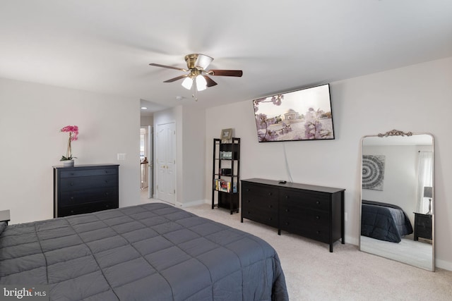 bedroom featuring baseboards, a ceiling fan, carpet, and a closet