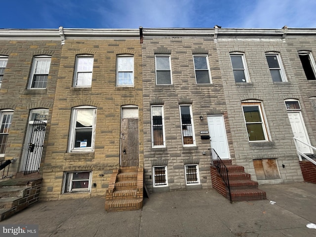 townhome / multi-family property with entry steps and stone siding
