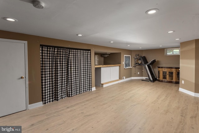 interior space featuring baseboards, recessed lighting, and wood finished floors