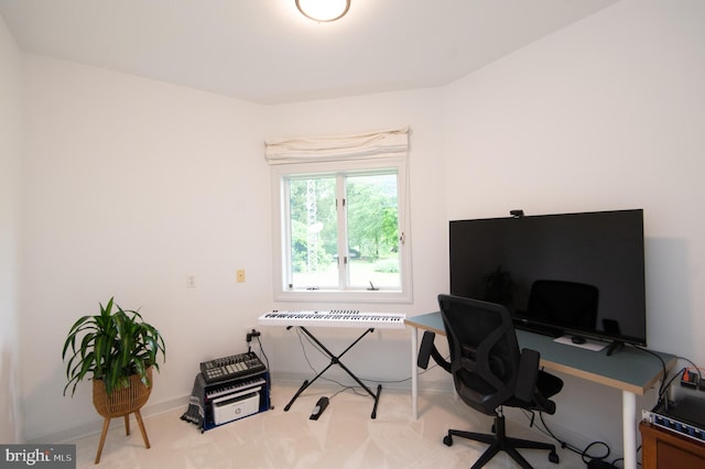 2210 Horns Point Rd, Cambridge, MD 21613 - office space featuring baseboards