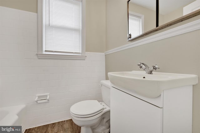 6824 Duluth Ave, Dundalk, MD 21222 - full bath featuring toilet, wood finished floors, a bathtub, vanity, and tile walls