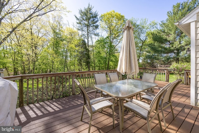 deck featuring outdoor dining area