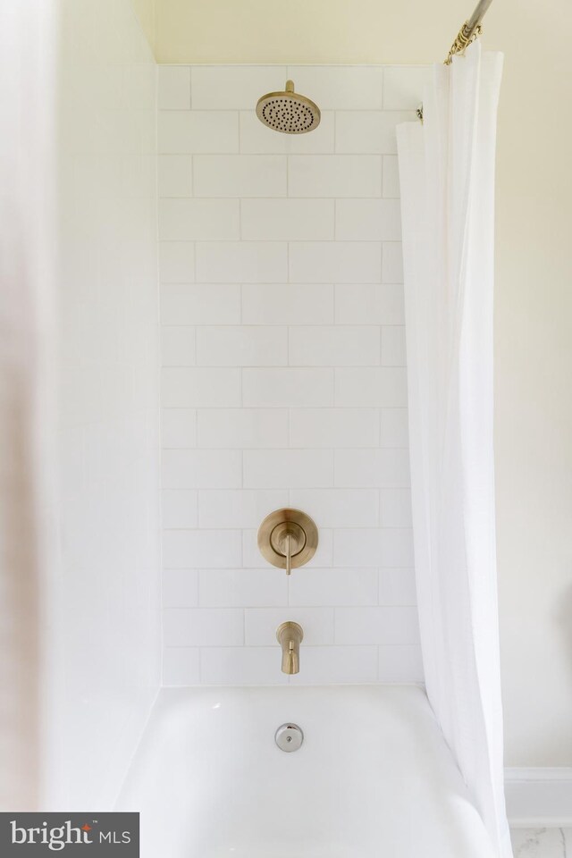 full bathroom featuring shower / tub combo with curtain