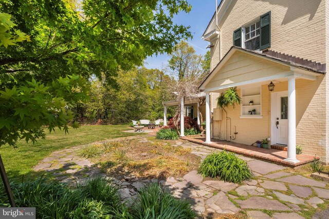 view of yard featuring a patio