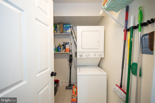 904 Martell Ct Unit 904-E, Bel Air, MD 21014 - laundry area featuring stacked washer and clothes dryer