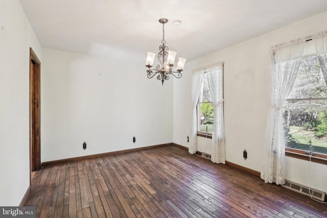 empty room with an inviting chandelier, baseboards, dark wood-style flooring, and visible vents