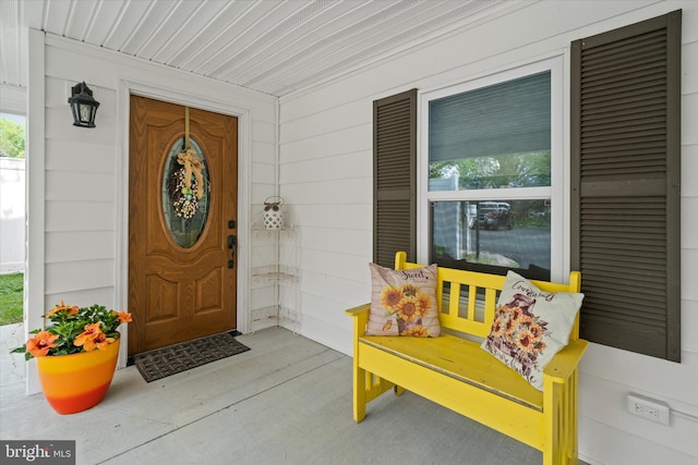 property entrance featuring a porch